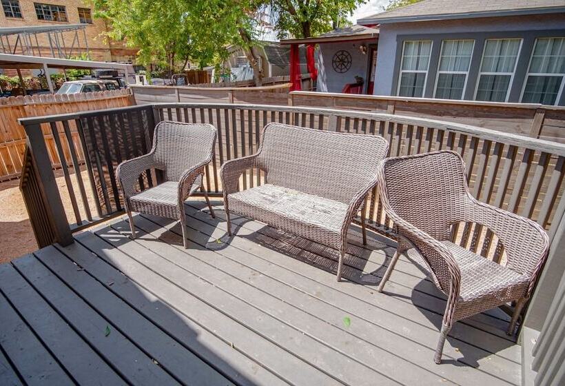 Restored Historic 2br/1.5ba House Near Downtown