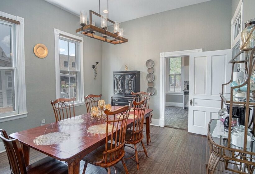 Restored Historic 2br/1.5ba House Near Downtown