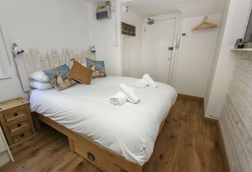 Brunswick Garden Studio Patio By Brighton Holiday Lets