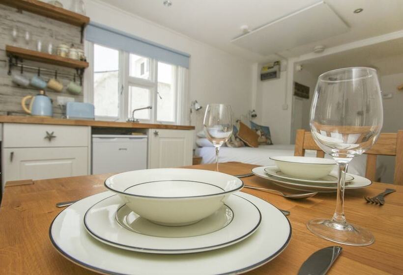 Brunswick Garden Studio Patio By Brighton Holiday Lets