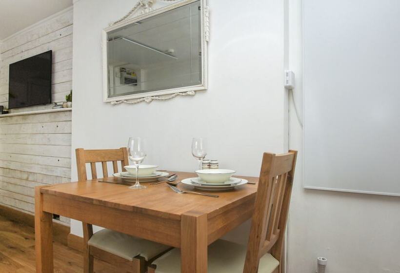 Brunswick Garden Studio Patio By Brighton Holiday Lets