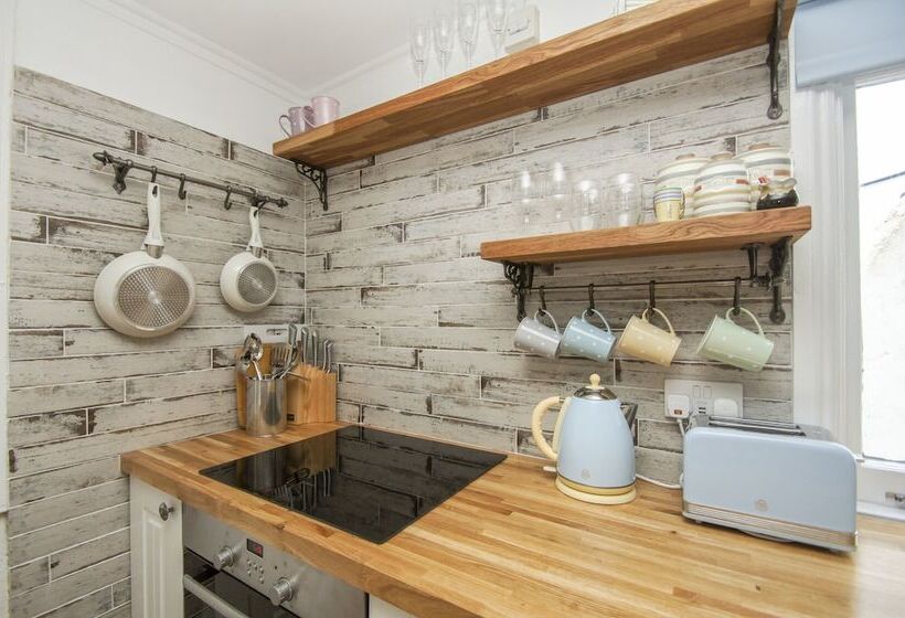 Brunswick Garden Studio Patio By Brighton Holiday Lets