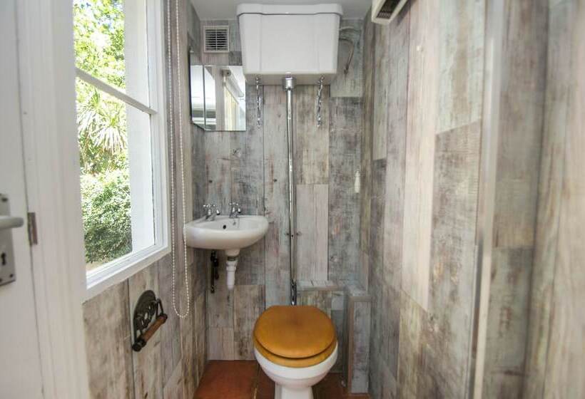 Brunswick Garden Studio Patio By Brighton Holiday Lets