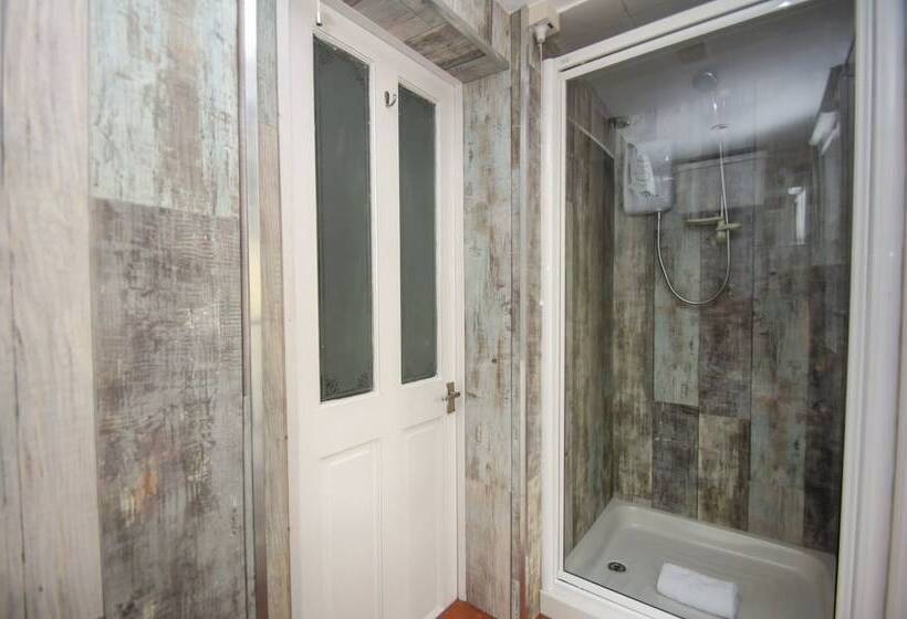 Brunswick Garden Studio Patio By Brighton Holiday Lets