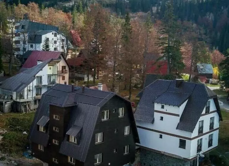 هتل Chalet Petit Palais