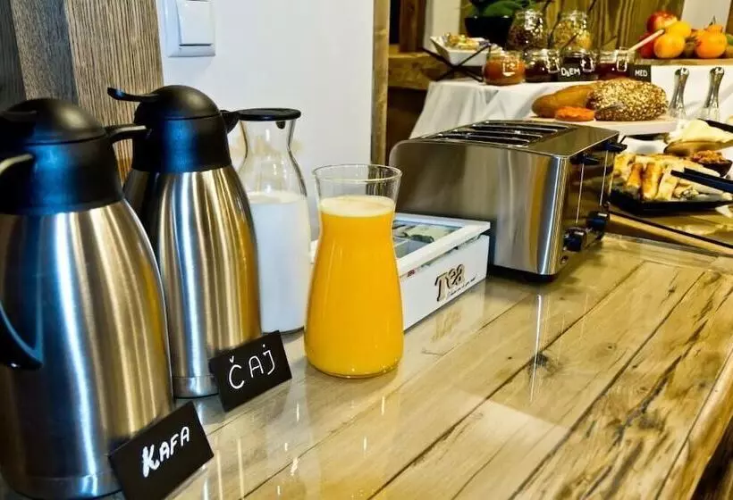 هتل Chalet Petit Palais