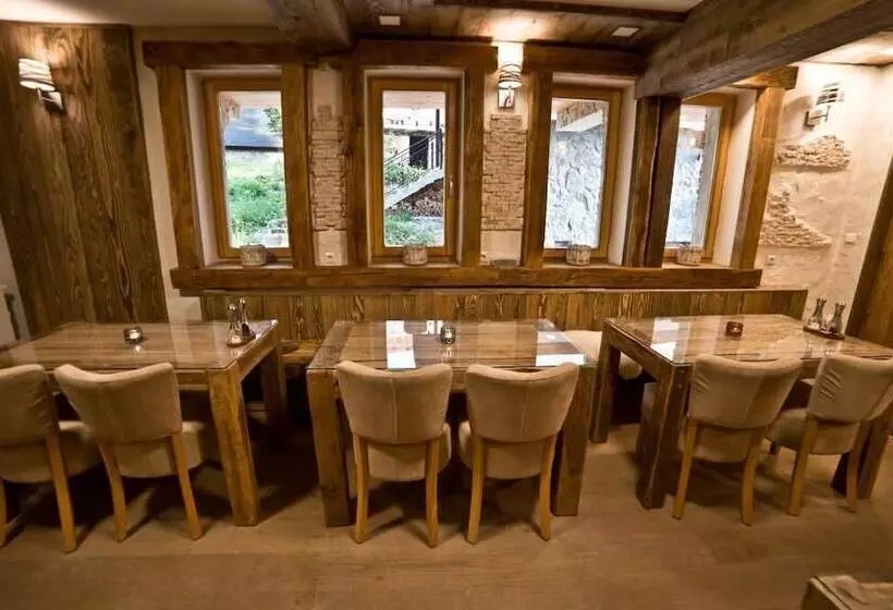 هتل Chalet Petit Palais