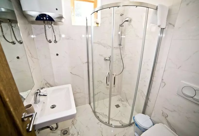 هتل Chalet Petit Palais