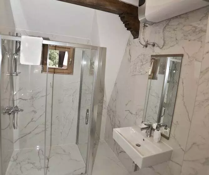 هتل Chalet Petit Palais
