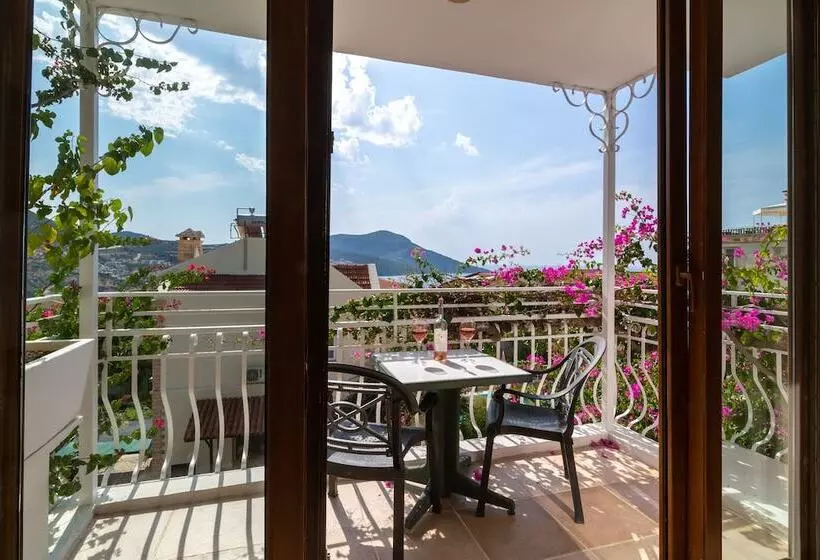 Korsan Apartments