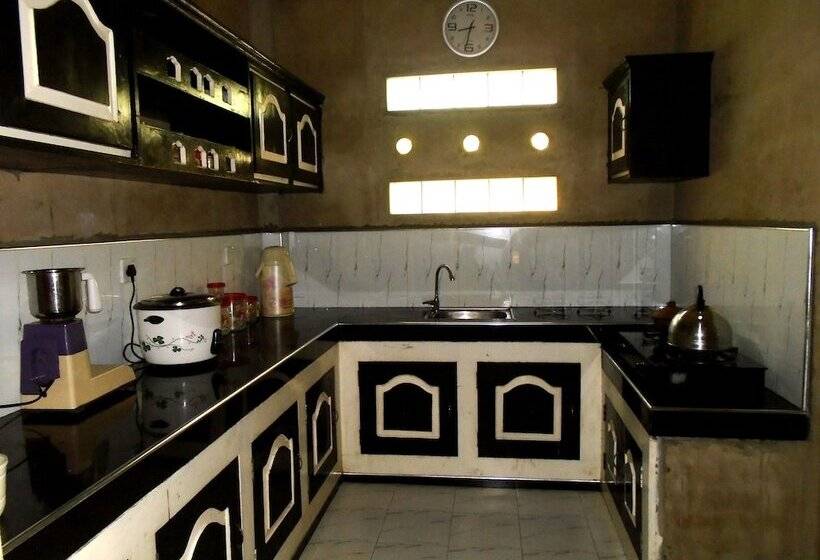 פנסיון Bee Line Cinnamon Estate Villa