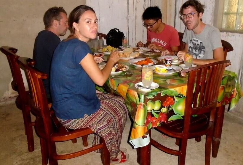 פנסיון Bee Line Cinnamon Estate Villa