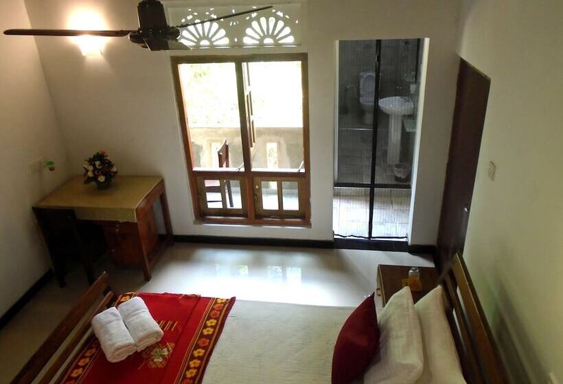 פנסיון Bee Line Cinnamon Estate Villa