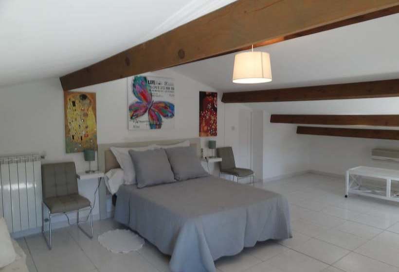 بنسيون Locations Des Alpilles