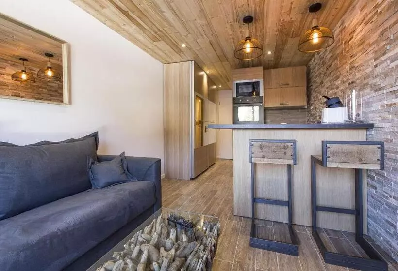 リゾートホテル Residence Le Domaine Du Jardin Alpin   Courchevel 1850
