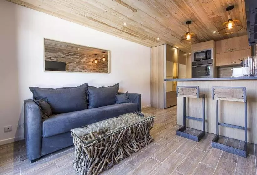 リゾートホテル Residence Le Domaine Du Jardin Alpin   Courchevel 1850