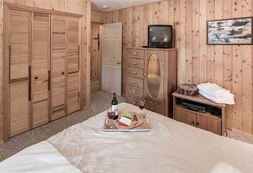 123 Rising Hill Two Bedroom Cabin