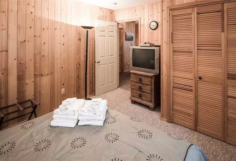 123 Rising Hill  Two Bedroom Cabin