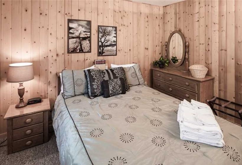 123 Rising Hill Two Bedroom Cabin