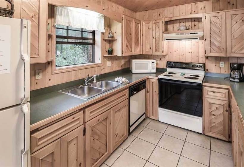 123 Rising Hill Two Bedroom Cabin