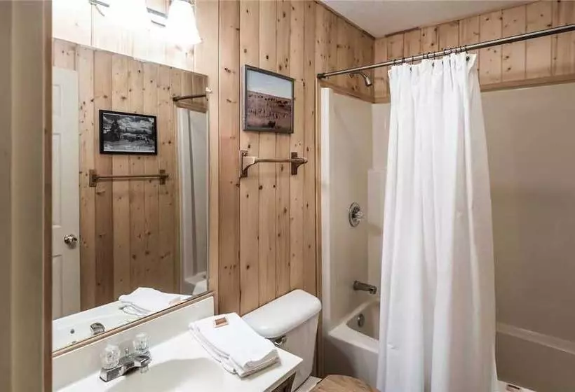 123 Rising Hill  Two Bedroom Cabin