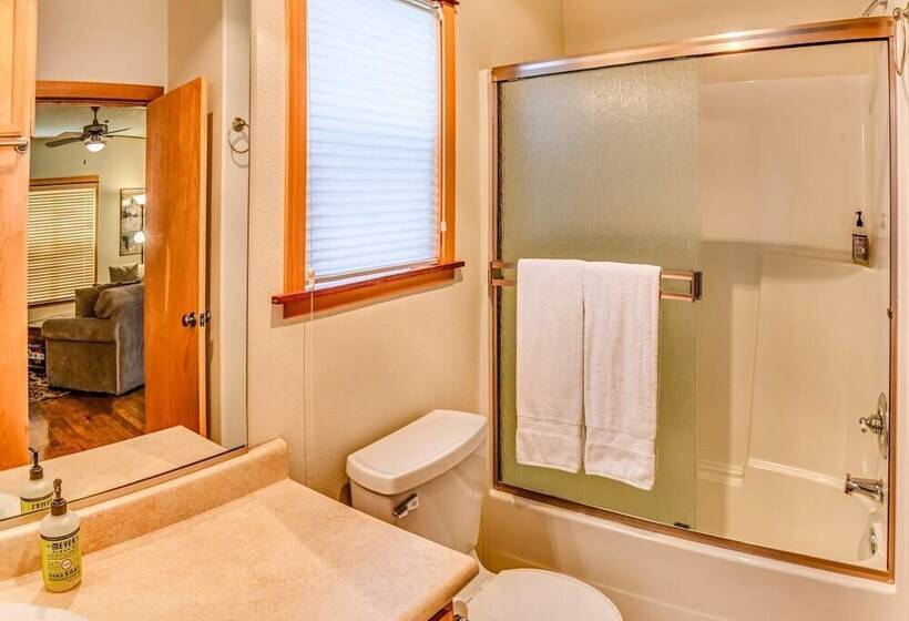 The Pioneer Craftsman House   Closest To Osf