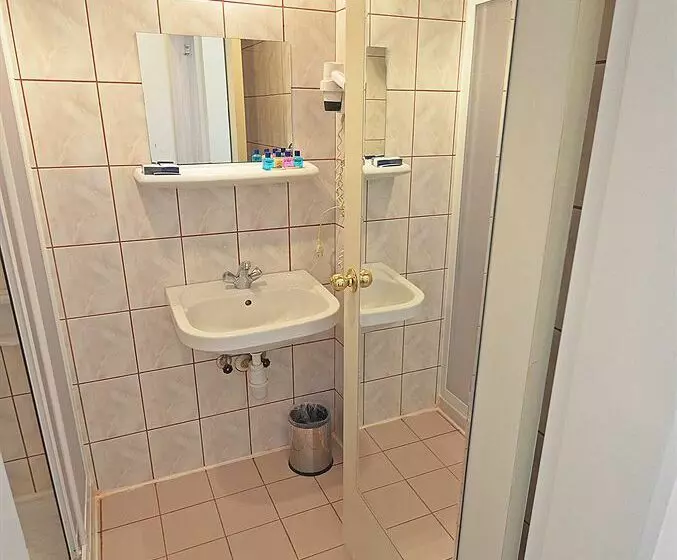 ホテル 2000 Anittepe