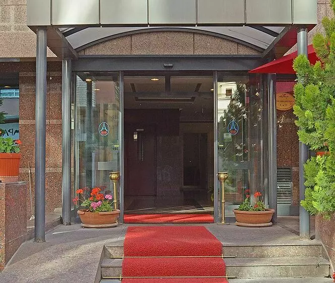 ホテル 2000 Anittepe