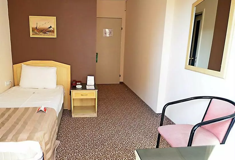 ホテル 2000 Anittepe