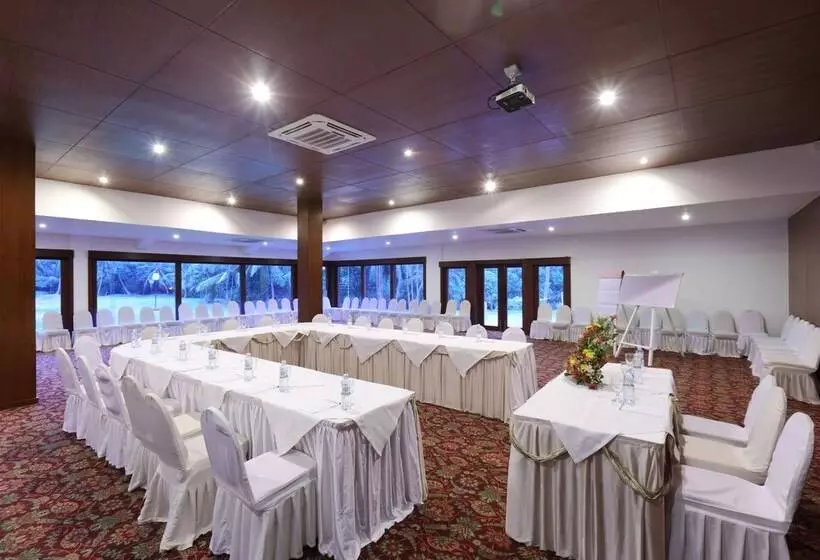 Отель Club Palm Bay