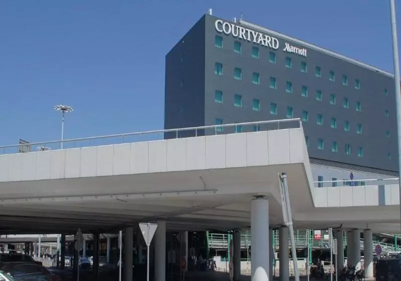 ホテル Courtyard By Marriott Warsaw Airport
