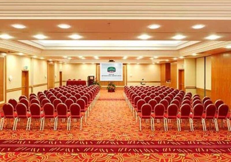 Hotel Courtyard By Marriott Warsaw Airport