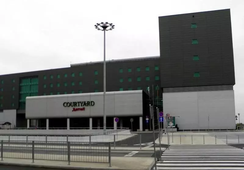 ホテル Courtyard By Marriott Warsaw Airport