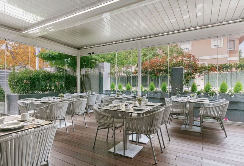 هتل Globales Acis y Galatea