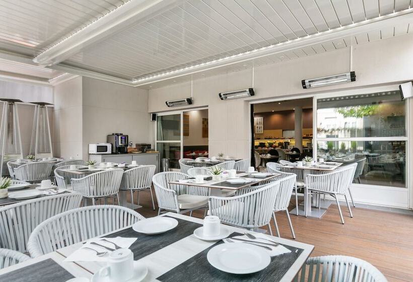 هتل Globales Acis y Galatea