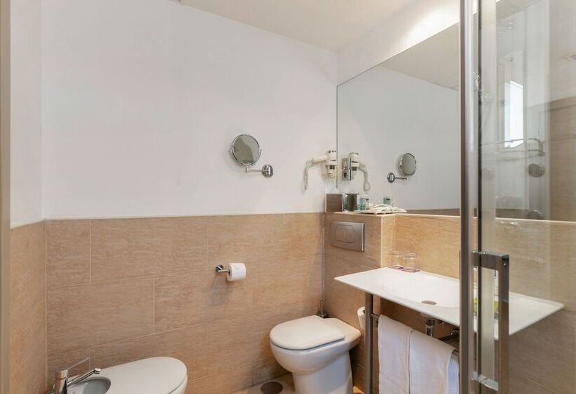 هتل Globales Acis y Galatea