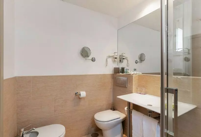 هتل Globales Acis y Galatea