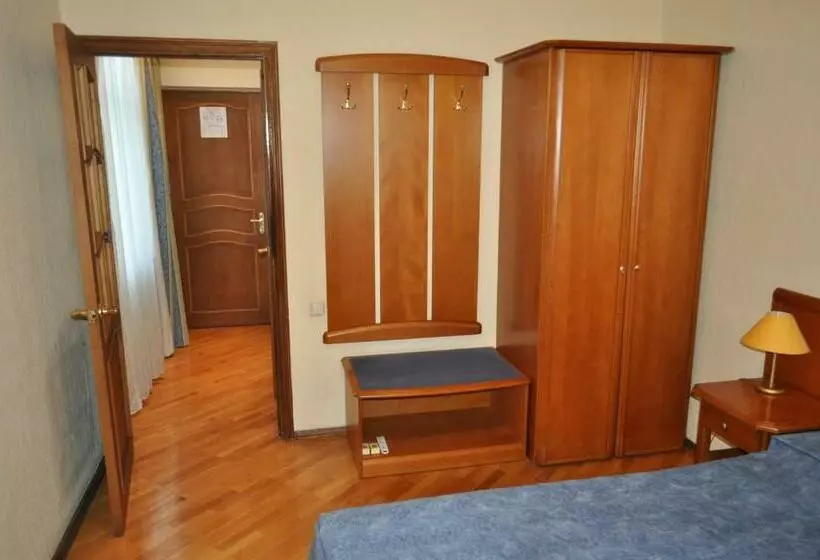 Hotelli Ozerkovskaya