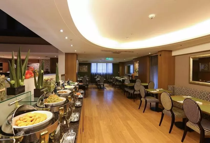 Taipei Fullerton Hotel   South