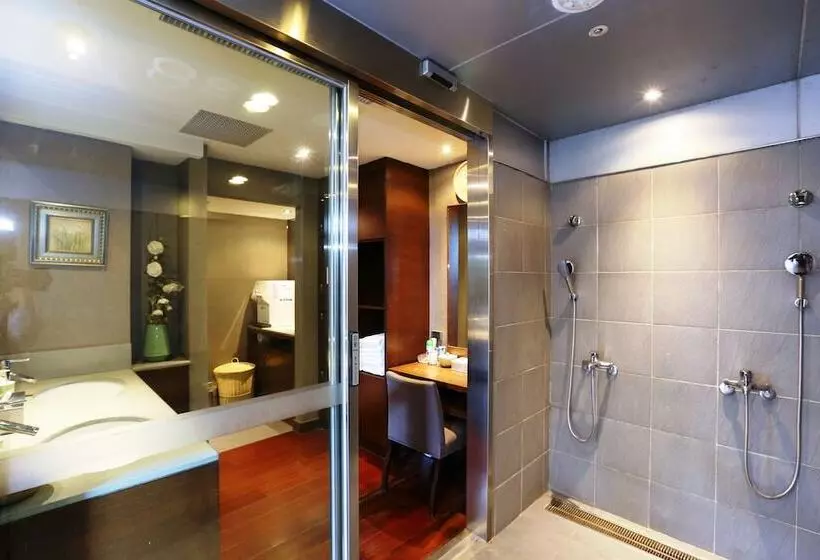 Taipei Fullerton Hotel   South