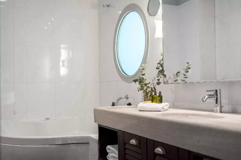 Отель The Athenian Callirhoe Exclusive