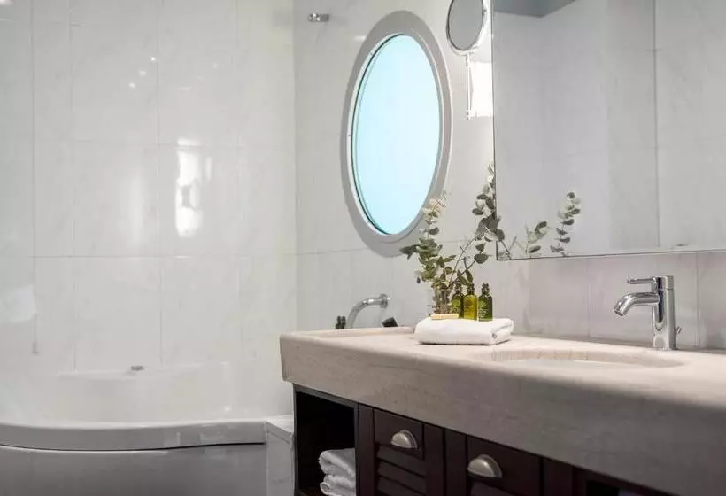 Отель The Athenian Callirhoe Exclusive