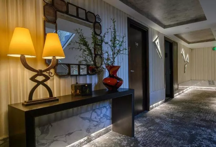 Отель The Athenian Callirhoe Exclusive