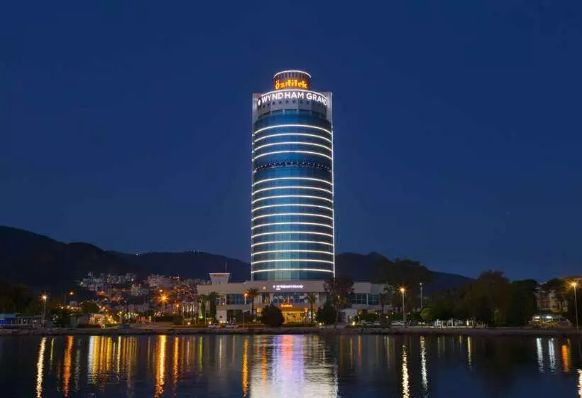 酒店 Wyndham Grand Izmir Ozdilek Thermal & Spa