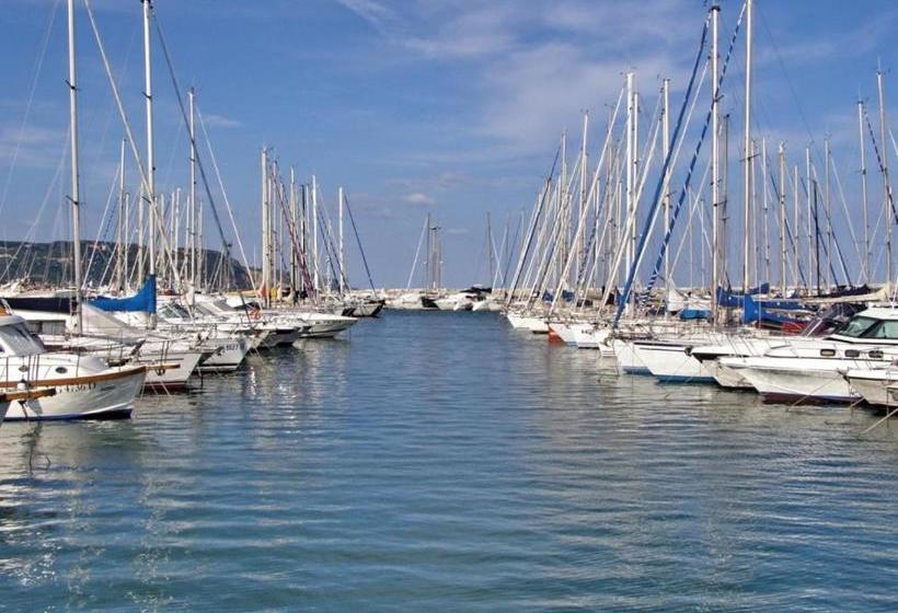 Отель Landal Waterparc Veluwemeer