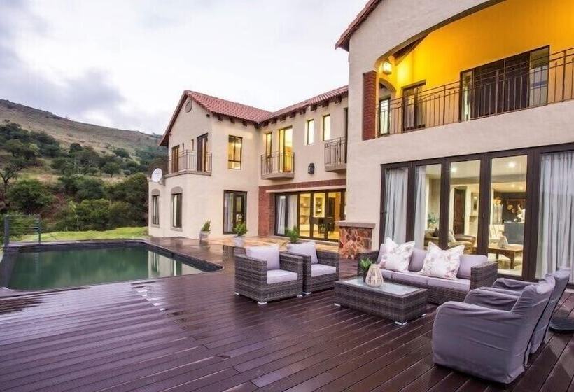 فندق Mount High Luxury Country Lodge