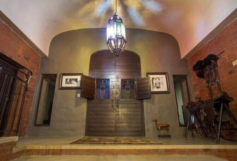 فندق Mount High Luxury Country Lodge