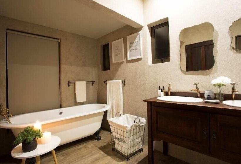 فندق Mount High Luxury Country Lodge