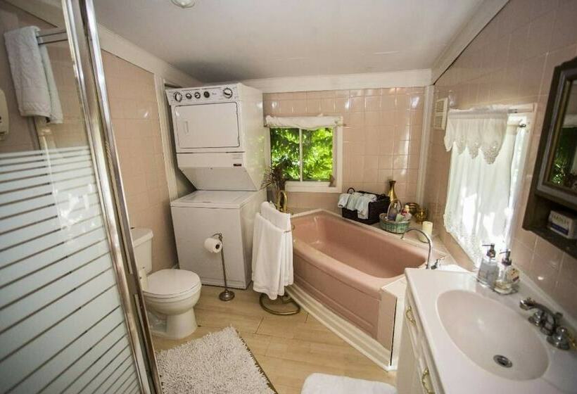 בית מלון כפרי One Of A Kind Experience Heritage Cottage