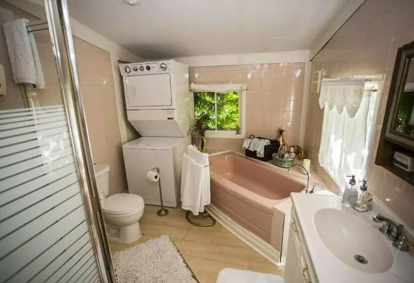 هتل One Of A Kind Experience Heritage Cottage